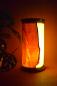 Preview: Stilvolle Olimba Tischlampe aus Olivenholz und Limbaholz, die warmes Licht spendet und vielseitig einsetzbar ist.