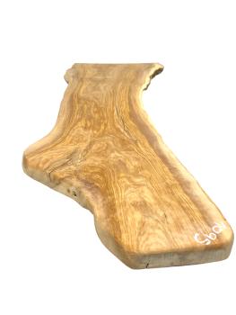 Olivenholz Bohle mit beeindruckender Maserung und natürlichem Rindenanteil, ideal für kreative Projekte.