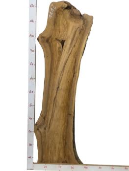 Olivenholzbohle Kunstvolle und stabile Bohle mit natürlicher Form und auslaufender Seite – ein wahres Naturkunstwerk.