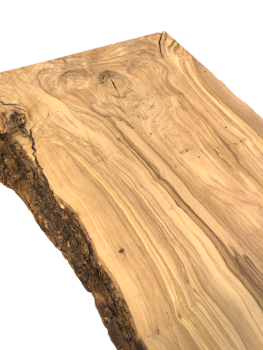 Fertiges Rivertable Set aus zwei charaktervollen Olivenholz Brettern, ideal für kreative Tischprojekte