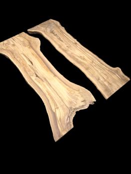 Set aus zwei traumhaft strukturierten Olivenholzbrettern, ideal für den Bau eines Rivertables.