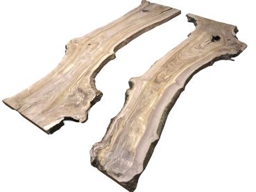 Vorbereitetes Rivertable Set aus zwei traumhaft strukturierten Olivenholzbrettern, ideal für kreative Tischprojekte.