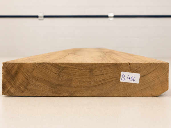 Walnuss Bohle 173,5 cm – Große Nussbaum Bohle gehobelt Rohware 4,1 cm - B466