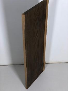 Schönes Regalbrett aus uralter Mooreiche, ideal für kreative Anwendungen und als dekoratives Element.