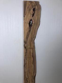Einmalig schönes Olivenholzbrett mit geraden Anschnitten – ideal für den Thekenbau oder Fensterbänke.