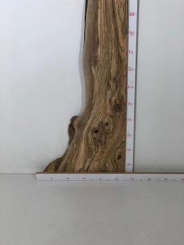 Einmalig schönes Olivenholzbrett mit geraden Anschnitten – ideal für den Thekenbau oder Fensterbänke.