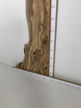 Einmalig schönes Olivenholzbrett mit geraden Anschnitten – ideal für den Thekenbau oder Fensterbänke.