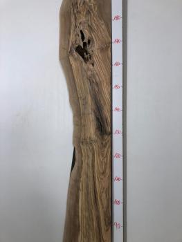 Einmalig schönes Olivenholzbrett mit geraden Anschnitten – ideal für den Thekenbau oder Fensterbänke.