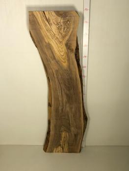 Sehr massive und breite Olivenholzbohle – ideal für stabile Projekte und kreative Anwendungen.