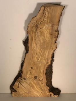 Charaktervolles Olivenholzbrett – ideal für Epoxidharz-Projekte und kreative Anwendungen.