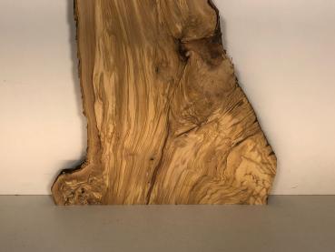 Charaktervolles Olivenholzbrett – ideal für Epoxidharz-Projekte und kreative Anwendungen.