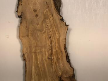 Charaktervolles Olivenholzbrett – ideal für Epoxidharz-Projekte und kreative Anwendungen.