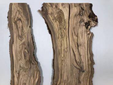 Zwei hochwertige Olivenholzbretter mit einzigartiger Maserung – ideal für Rivertable-Projekte und kreative Tischprojekte.