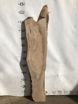 Preview: Olivenholzbrett mit charmanter Struktur, ideal für kreative Servierplatten und Epoxidharz-Projekte.