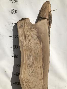 Preview: Olivenholzbrett mit charmanter Struktur, ideal für kreative Servierplatten und Epoxidharz-Projekte.