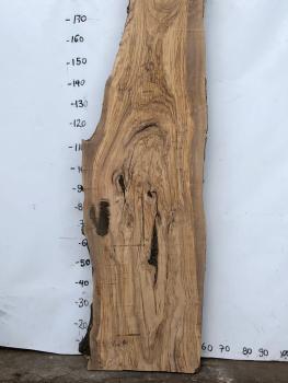 Große Olivenholz Bohle – perfekt für den Bau von Theken, Esstischen oder Arbeitsplatten.