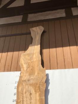 Beeindruckende Olivenholz Bohle – ideal für Tresen, Tische oder Theken