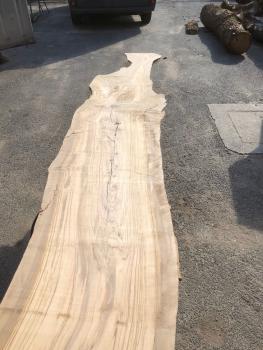 Beeindruckende Olivenholz Bohle – ideal für Tresen, Tische oder Theken