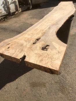 Große Olivenholz Bohle – ideal für den Bau von Esstischen, Theken oder Arbeitsplatten.