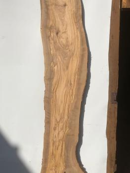 Große Olivenholz Bohle – ideal für den Bau von Esstischen, Theken oder Arbeitsplatten.