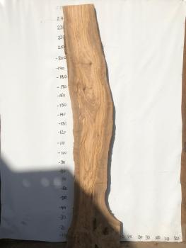 Große Olivenholz Bohle – ideal für den Bau von Esstischen, Theken oder Arbeitsplatten.