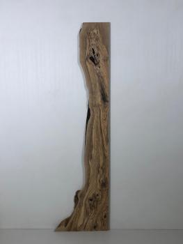 Einmalig schönes Olivenholzbrett mit geraden Anschnitten – ideal für den Thekenbau oder Fensterbänke.