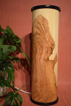 Olimba Lichtsäule aus Olivenholz und Limbaholz – Handgefertigte Tischlampe mit abnehmbarem Deckel und einzigartiger Maserung.