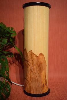 Olimba Lichtsäule aus Olivenholz und Limbaholz – Handgefertigte Tischlampe mit abnehmbarem Deckel und einzigartiger Maserung.