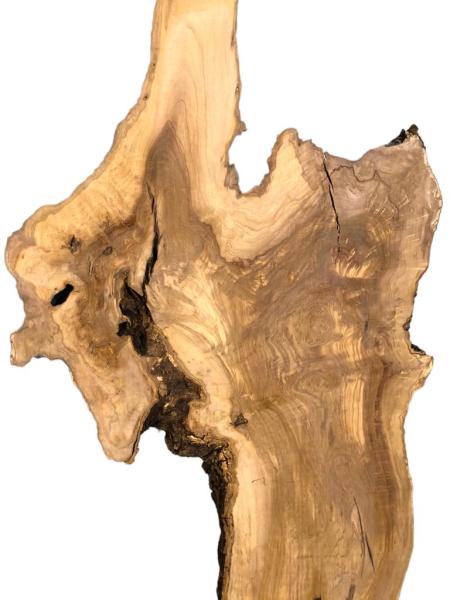 Wunderschönes Olivenholzbrett in sehr ausdrucksstarker, uriger Form – ideal für kreative Projekte und Epoxidharz-Anwendungen.