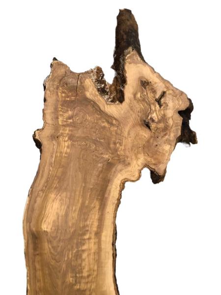 Wunderschönes Olivenholzbrett in sehr ausdrucksstarker, uriger Form – ideal für kreative Projekte und Epoxidharz-Anwendungen.
