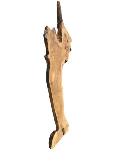 Wunderschönes Olivenholzbrett in sehr ausdrucksstarker, uriger Form – ideal für kreative Projekte und Epoxidharz-Anwendungen.