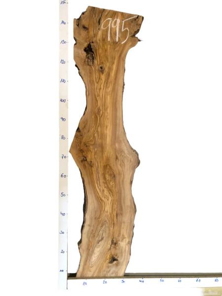 Wunderschönes Olivenholzbrett mit toller Struktur und Maserung – ideal für rustikale Projekte.