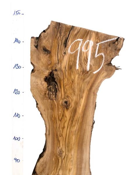 Wunderschönes Olivenholzbrett mit toller Struktur und Maserung – ideal für rustikale Projekte.