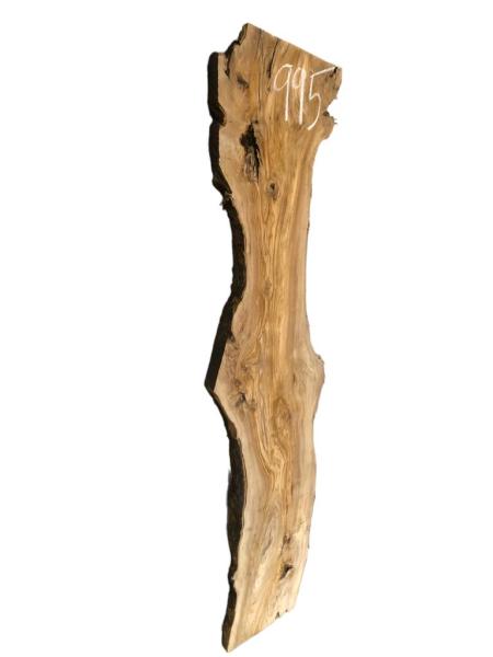 Wunderschönes Olivenholzbrett mit toller Struktur und Maserung – ideal für rustikale Projekte.