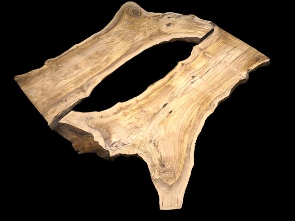 Set aus zwei Olivenholz Brettern mit starker Maserung, vielseitig kombinierbar für kreative Projekte.