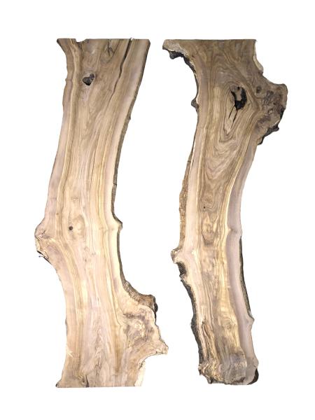 Vorbereitetes Rivertable Set aus zwei traumhaft strukturierten Olivenholzbrettern, ideal für kreative Tischprojekte.