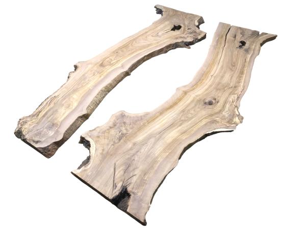 Vorbereitetes Rivertable Set aus zwei traumhaft strukturierten Olivenholzbrettern, ideal für kreative Tischprojekte.
