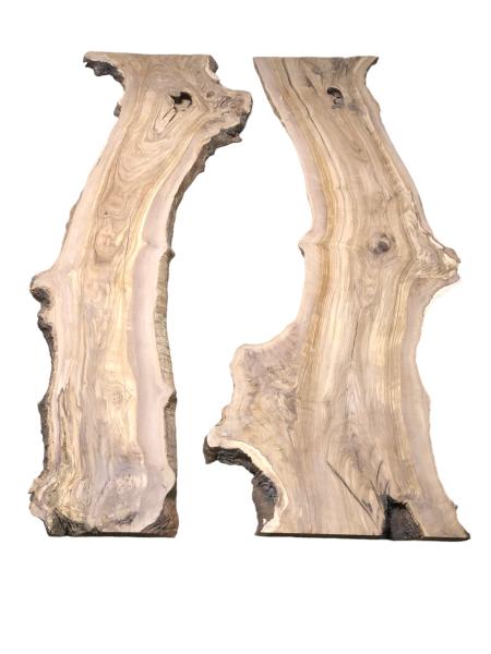 Vorbereitetes Rivertable Set aus zwei traumhaft strukturierten Olivenholzbrettern, ideal für kreative Tischprojekte.