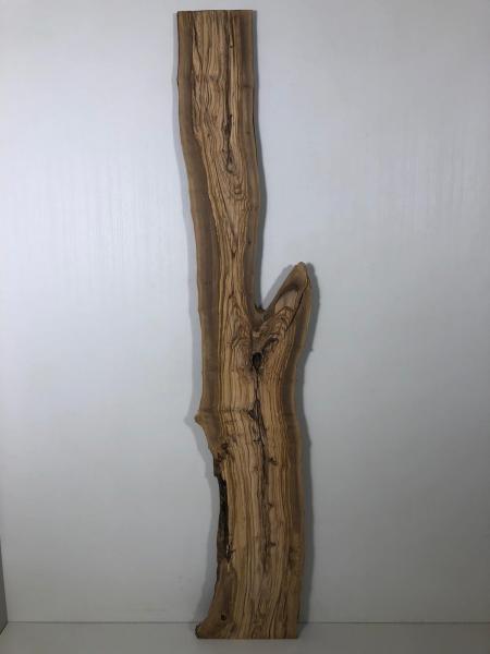 Über 2 Meter langes Olivenholz Brett mit Baumoptik – ideal für den Bau von Tischen oder Dekorationen.