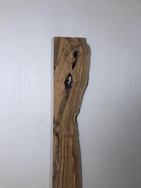 Einmalig schönes Olivenholzbrett mit geraden Anschnitten – ideal für den Thekenbau oder Fensterbänke.