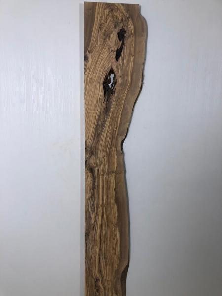 Einmalig schönes Olivenholzbrett mit geraden Anschnitten – ideal für den Thekenbau oder Fensterbänke.
