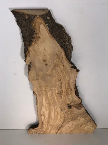 Charaktervolles Olivenholzbrett – ideal für Epoxidharz-Projekte und kreative Anwendungen.