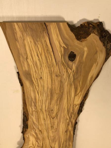 Selten großes Olivenholzbrett mit einzigartiger Maserung – perfekt für edle Tisch-Projekte und kreative Designs.