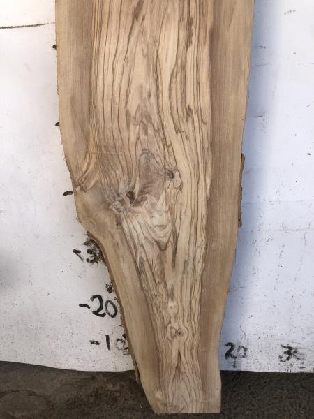 Olivenholzbrett mit ästhetischer Maserung – ideal für kreative Epoxidharz-Projekte.