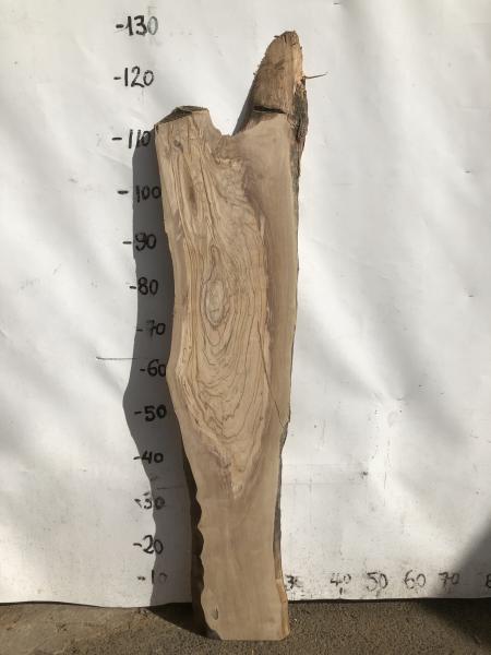 Olivenholzbrett mit charmanter Struktur, ideal für kreative Servierplatten und Epoxidharz-Projekte.