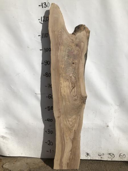 Olivenholzbrett mit charmanter Struktur, ideal für kreative Servierplatten und Epoxidharz-Projekte.