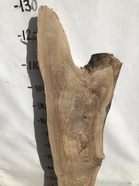 Olivenholzbrett mit charmanter Struktur, ideal für kreative Servierplatten und Epoxidharz-Projekte.