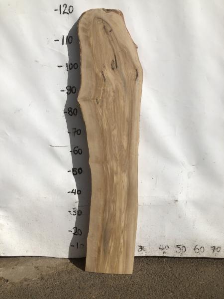 Bezauberndes Olivenholzbrett – ideal für kreative Epoxidharz-Projekte.