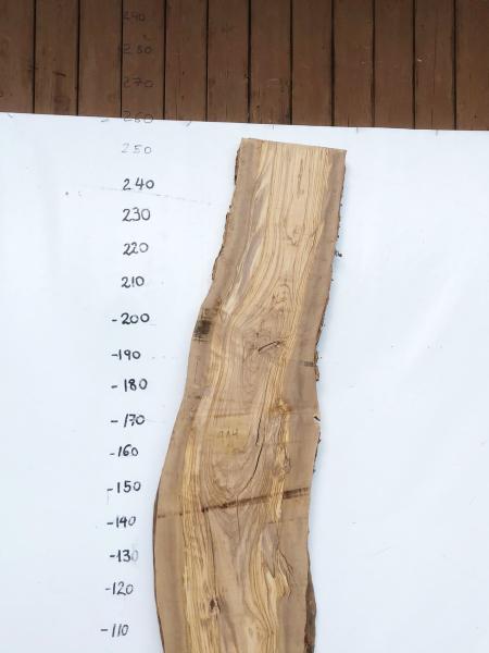 Große Olivenholz Bohle – ideal für den Bau von Theken, Esstischen oder Arbeitsplatten.