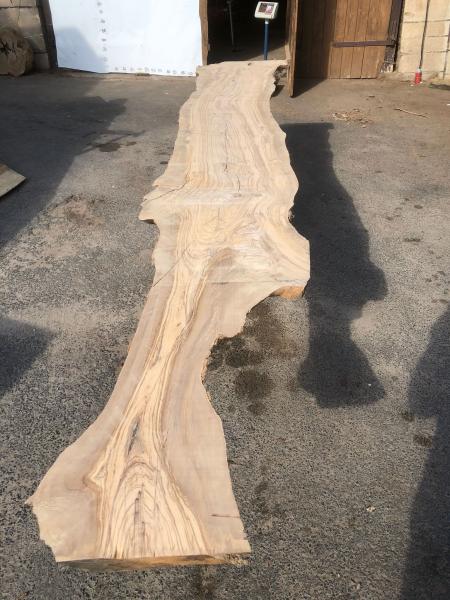 Beeindruckende Olivenholz Bohle – ideal für Tresen, Tische oder Theken